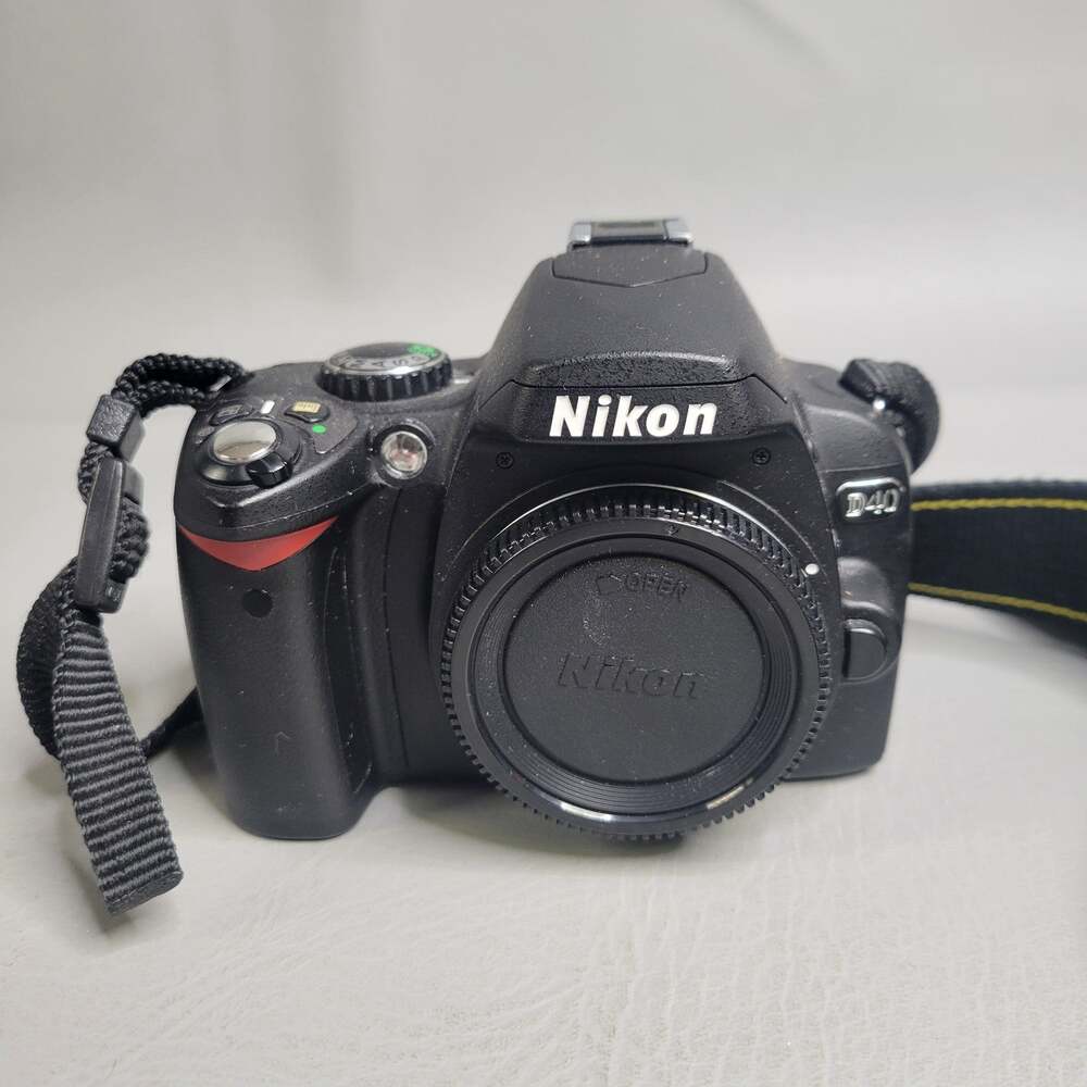 Nikon D40 Digital SLR Camera Body Only 6.1 MP